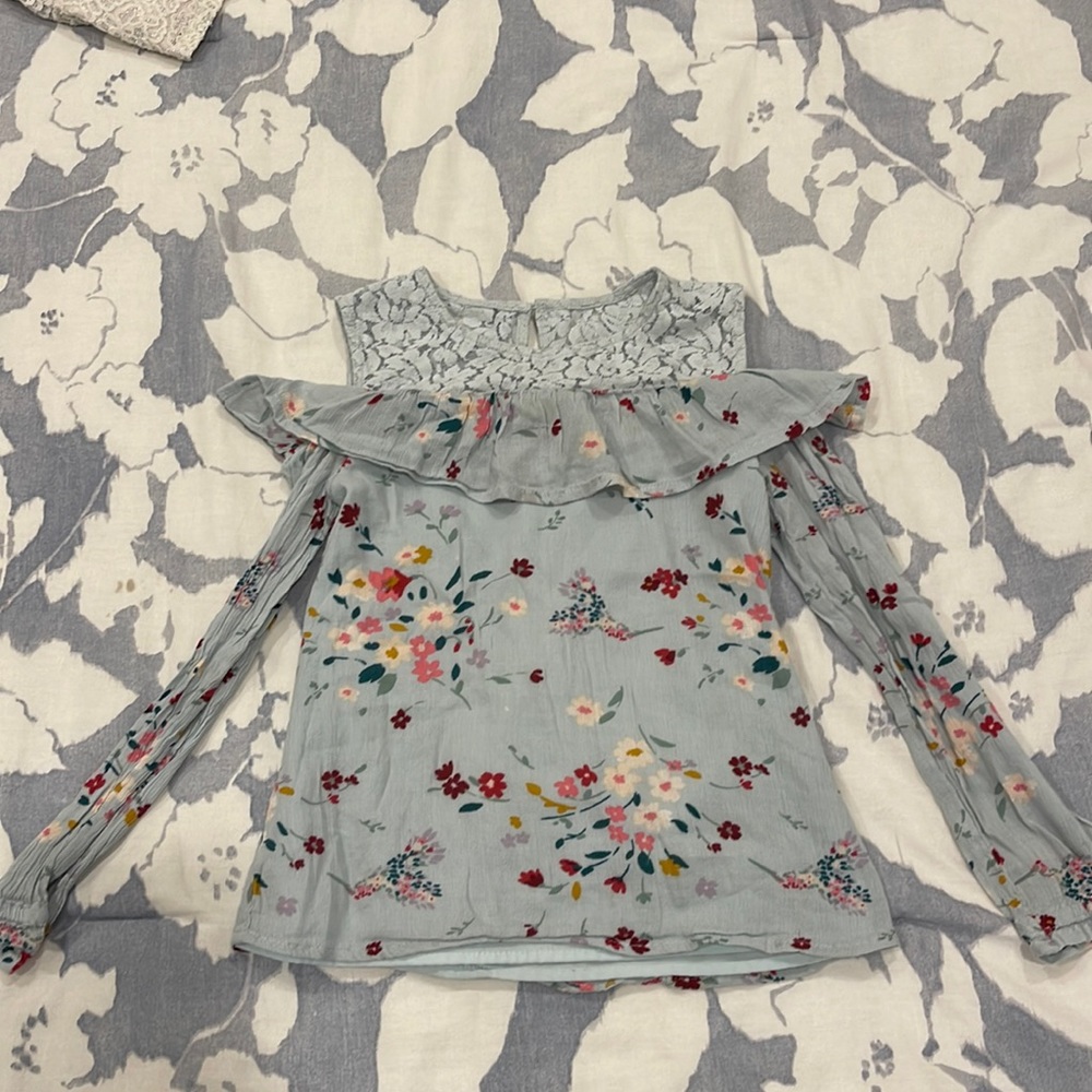 Abercrombie kids size 7/8 long sleeve flower blouse